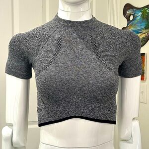 JOJA Merled gray athletic crop top, size S/XS